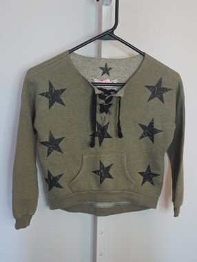 So Nikki girl’s camo Sweater Lace Up star top size medium 5 Olive Green Black